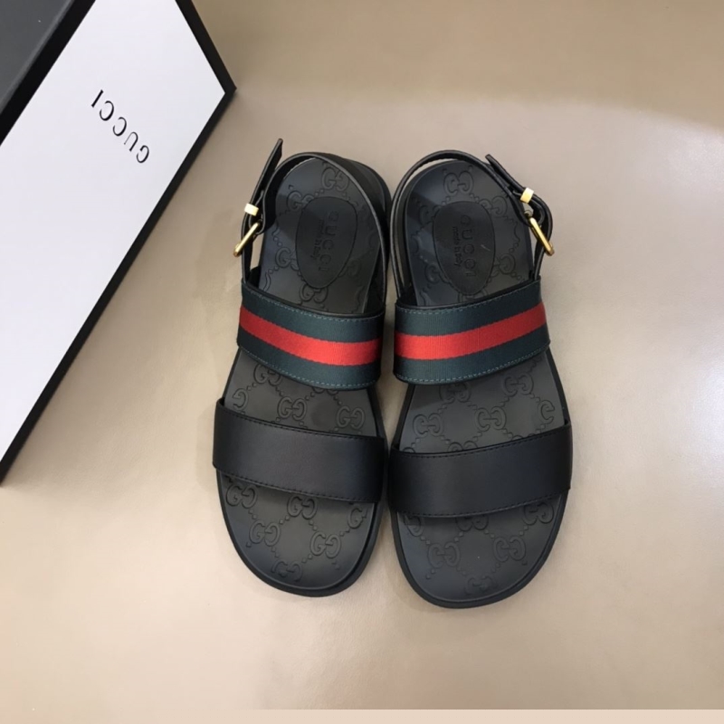 G*u*i slippers